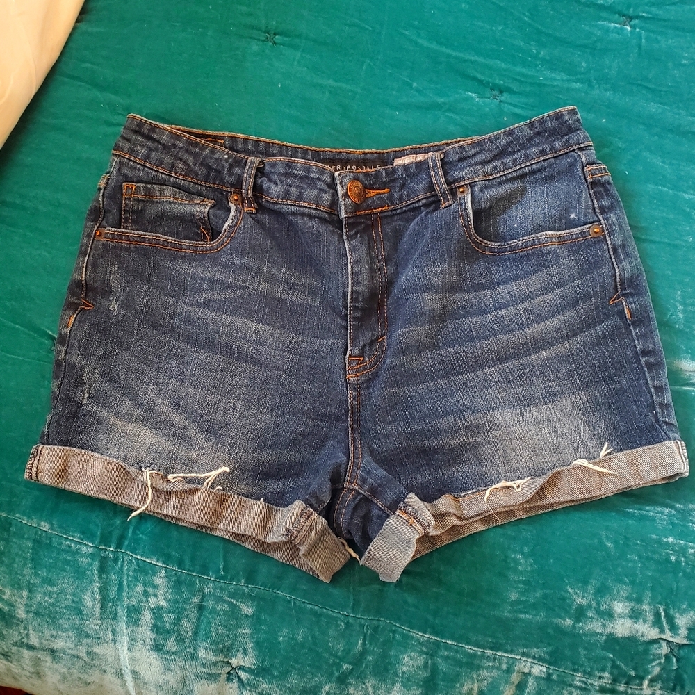Aeropostale High Waisted Midi denim shorts